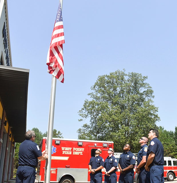 West Point firefighters recognized by New York Giants on 9/11 anniversary, Article