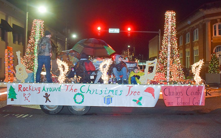 Annual Valley Wide parade celebration continues despite cold and rainy ...